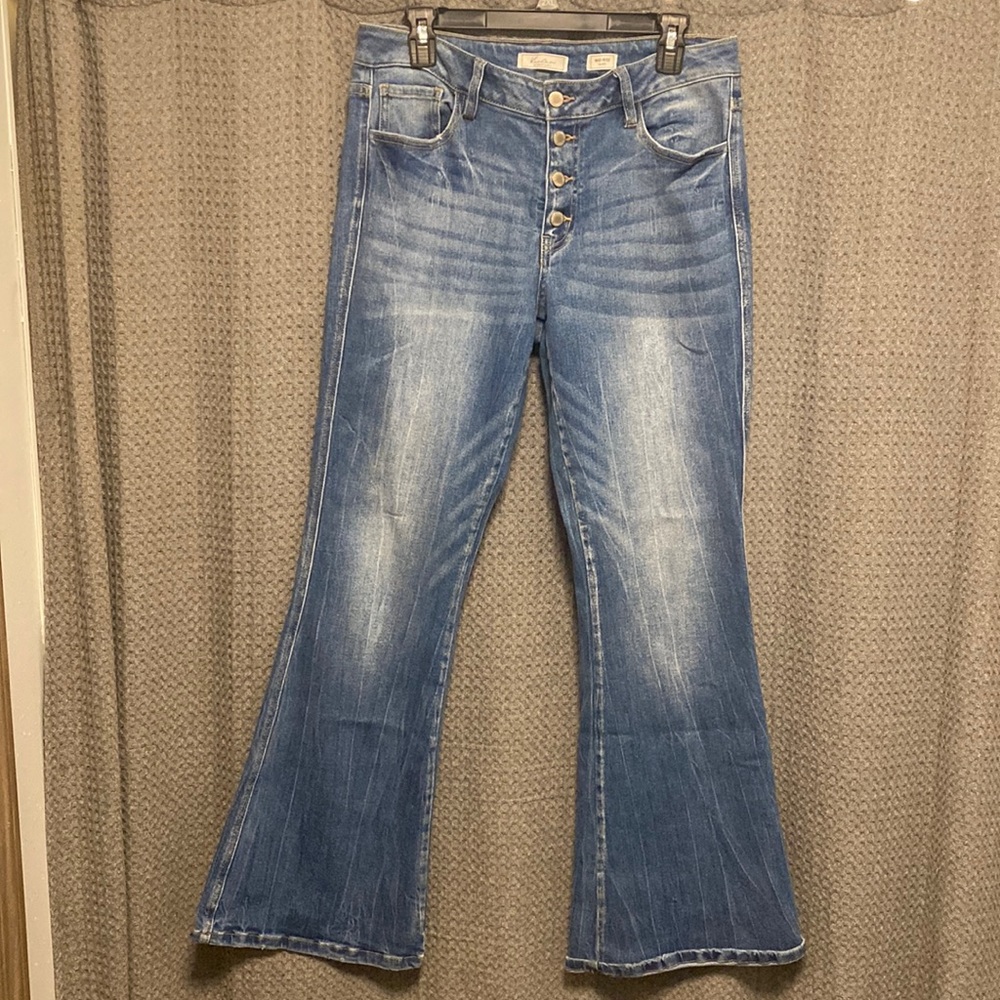 KanCan Mid-Rise Flare 30 waist 32 length